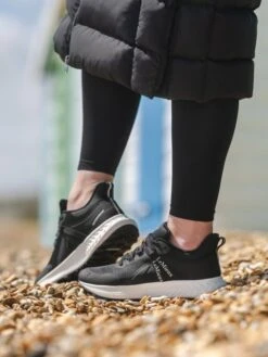 LeMieux Trax Waterproof Trainer - Black -Equestrian Supplies 18034e